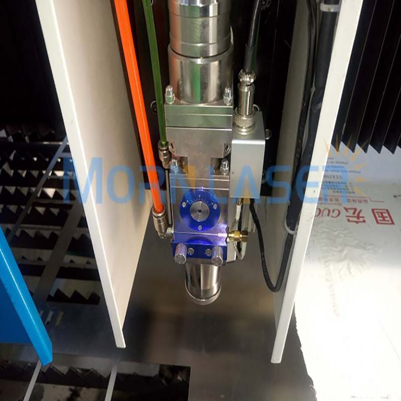 Wie man das Fokusobjektiv der Faser-Laser-Schneidemaschine säubert?